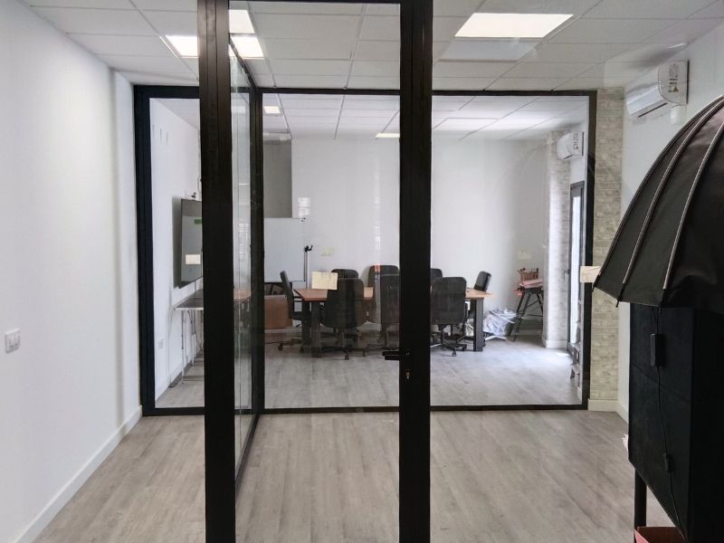 montaje de mamparas dividorias